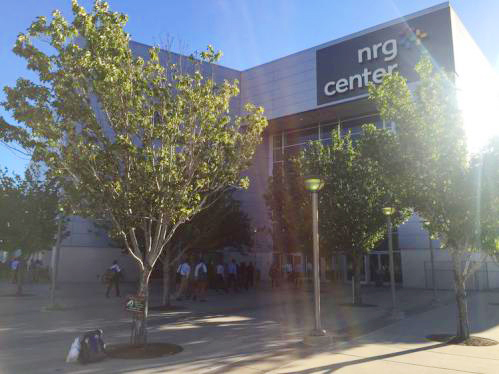 7經(jīng)過半個多小時的車程，到了一個叫nrg park的地方。