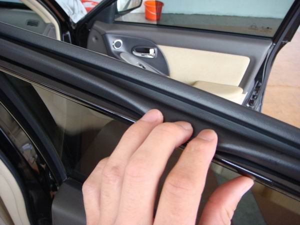 汽車車門(mén)框橡膠密封條產(chǎn)品圖