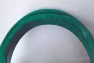 挖機(jī)密封件之五“硬化、龜裂”現(xiàn)象故障