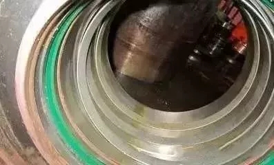 挖掘機密封件“系配合面材質(zhì)和粗糙度的影響”現(xiàn)象圖