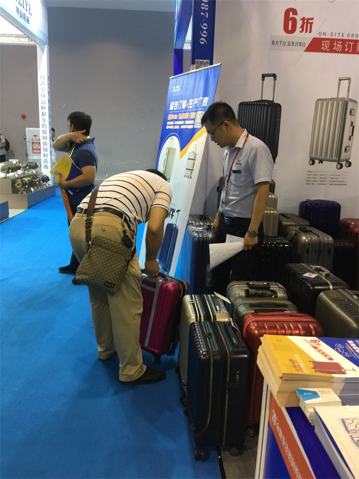 你不到現(xiàn)場是很難體會到，原來我們的箱包是那么的時尚好看的哦！