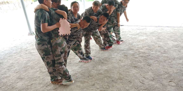 東晟人團隊在玩強度硫酸河游戲