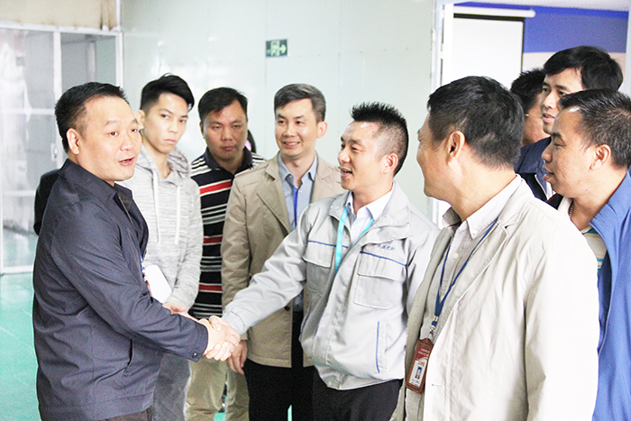東莞市石碣鎮(zhèn)政府領(lǐng)導(dǎo)一行蒞臨東晟密封公司總部參觀指導(dǎo)工作