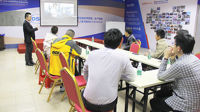 東晟密封公司參加工作指導(dǎo)現(xiàn)場